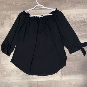 🌸SOLD🌸Black Low Shoulder Blouse